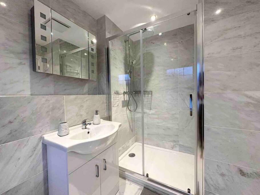 Serene Home Ideally Connected To Central London Bromley Luaran gambar