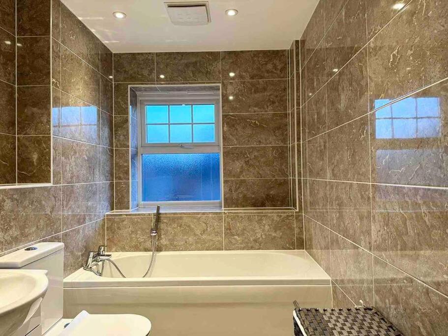 Serene Home Ideally Connected To Central London Bromley Luaran gambar